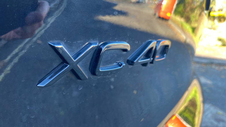 Volvo XC40 2.0 B4P Plus Black Edition 5dr Auto Petrol Estate